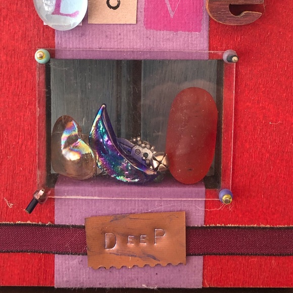 “Love Deep” artisan made little wall hanging in red & purple - Picture 3 of 7